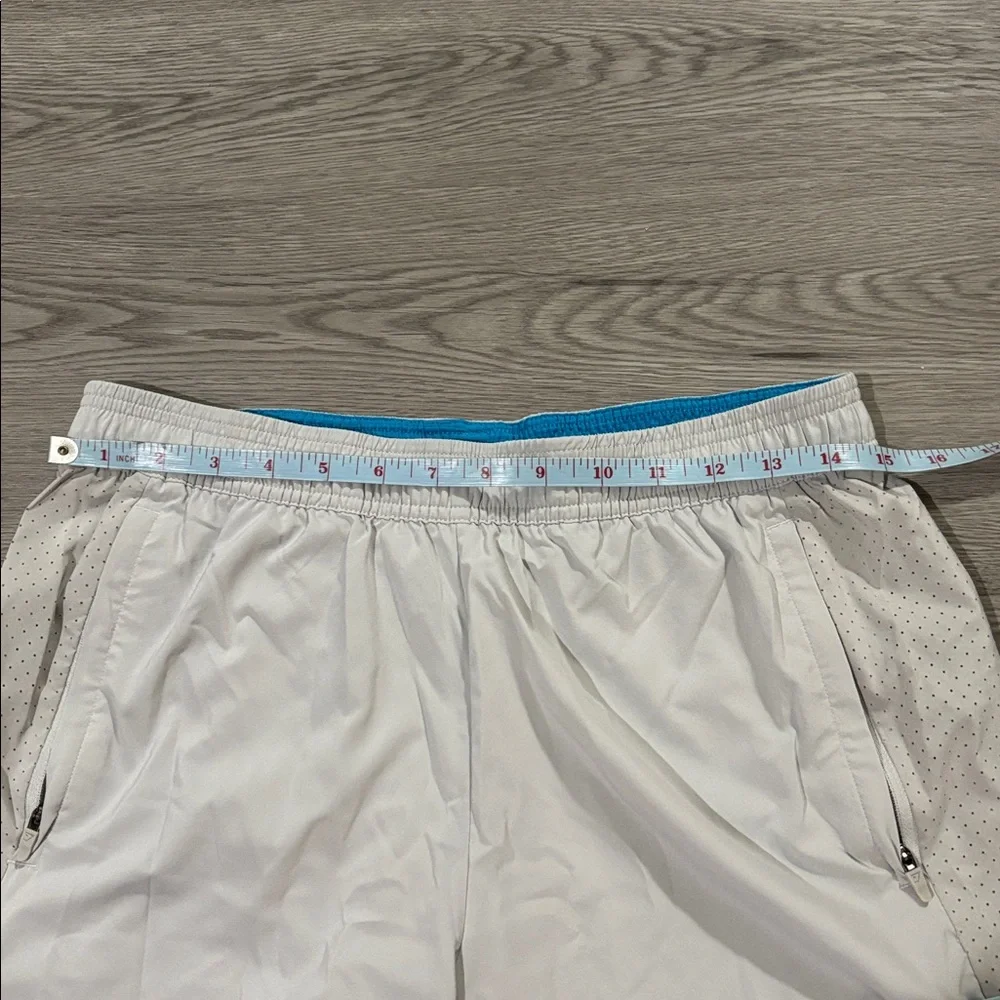Gymshark Light Gray lined Athletic Shorts, EUC size M - Picture 5 of 6